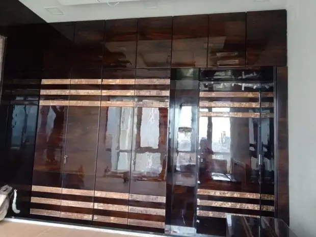 Laminate, acrylic or PU? Picking your wardrobe finish
